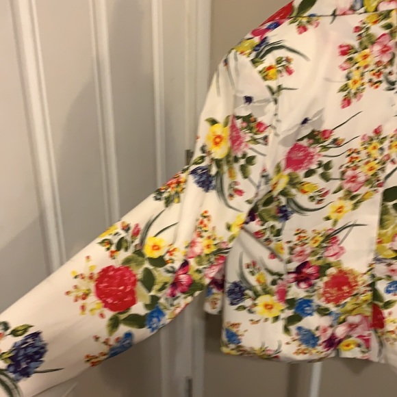 Multi colored flowered blazer - Picture 9 of 14